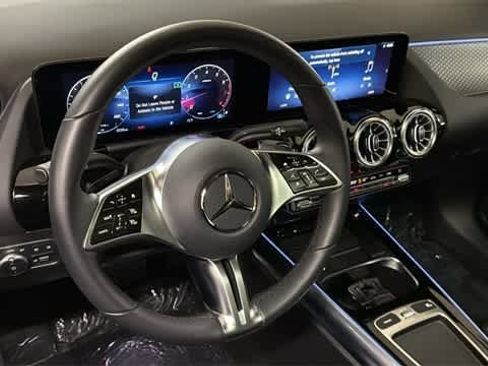 Used 2025 Mercedes-Benz GLA 250 4MATIC image 70