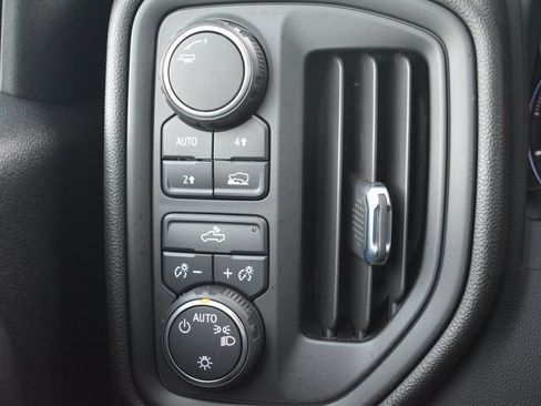 Used 2023 Chevrolet Silverado 1500 Custom image 18