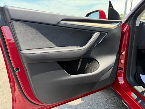 Used 2023 Tesla Model Y Long Range image 33