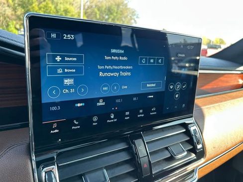 Used 2022 Lincoln Navigator Reserve image 27