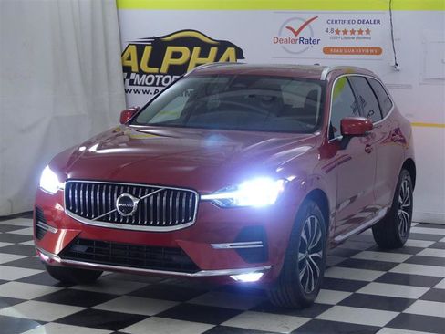 Used 2023 Volvo XC60 B5 Plus w/ Protection Package AWD/4WD image 4