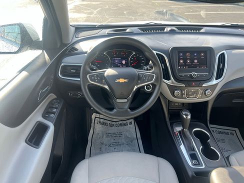 Used 2020 Chevrolet Equinox LT image 2