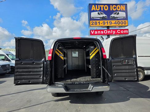 Used 2023 GMC Savana 3500 Extended w/ Driver Convenience Package image 16