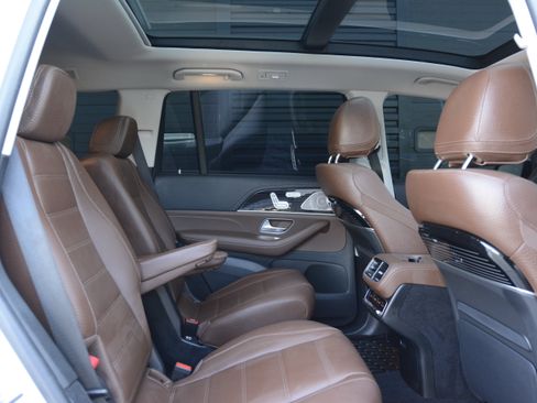 Used 2024 Mercedes-Benz GLS 450 4MATIC image 37