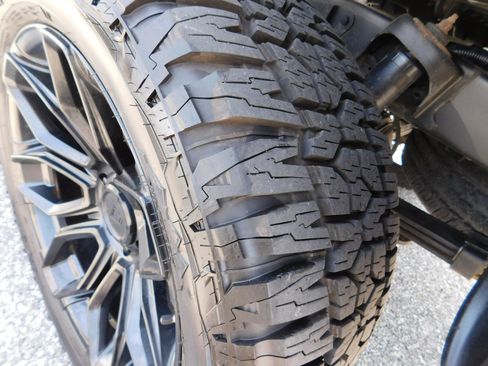 Used 2018 Toyota Tacoma SR AWD/4WD image 10