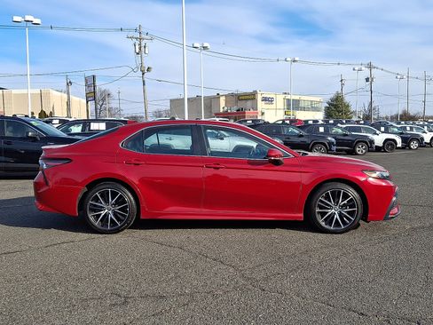Used 2022 Toyota Camry SE image 8
