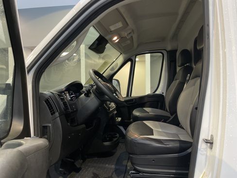 Used 2025 RAM ProMaster 2500 w/ Convenience Group FWD image 17