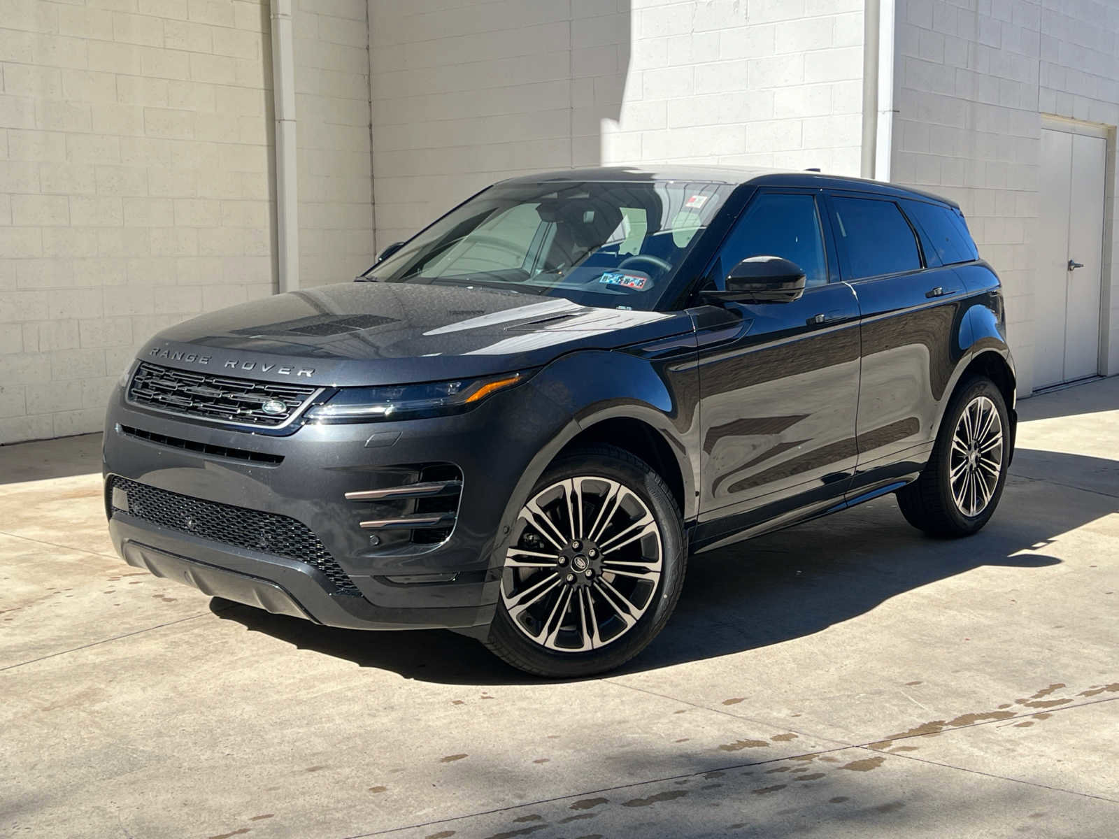 Used 2025 Land Rover Range Rover Evoque Dynamic SE AWD/4WD image 1