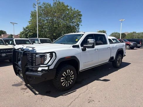 Used 2024 GMC Sierra 3500 Denali Ultimate AWD/4WD image 4