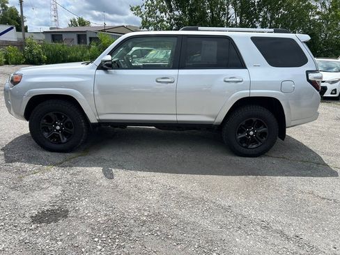Used 2019 Toyota 4Runner SR5 Premium AWD/4WD image 2