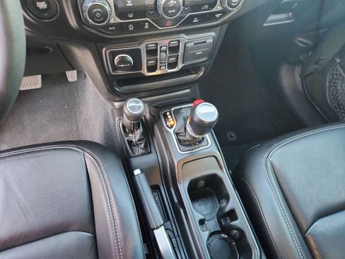 Used 2023 Jeep Gladiator Overland w/ Popular Equipment Package AWD/4WD image 7