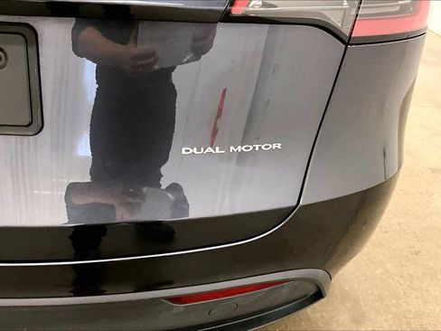 Used 2024 Tesla Model Y Long Range AWD/4WD image 24