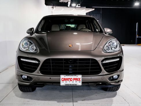 Used 2013 Porsche Cayenne Turbo AWD/4WD image 5
