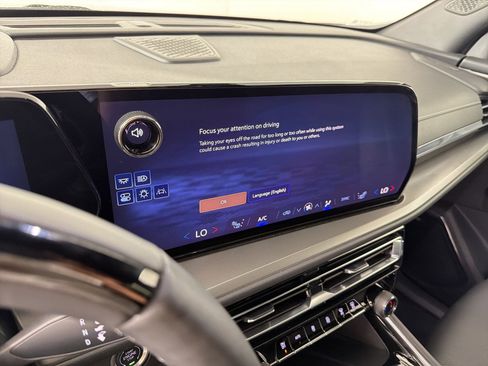 Used 2024 Chevrolet Traverse LT w/ Enhanced Driving Package image 21