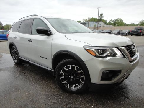 Used 2019 Nissan Pathfinder SL image 3