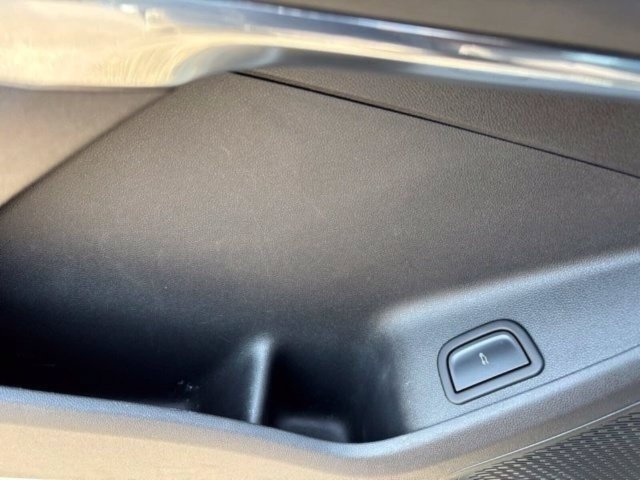 Used 2025 Chevrolet Traverse LT AWD/4WD image 14