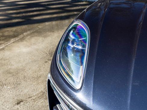 Certified 2025 Porsche Macan image 14