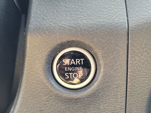 Used 2023 Nissan Frontier SV image 18