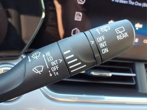 Used 2024 Chevrolet Trax LT FWD image 23