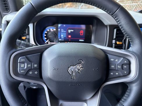 Used 2023 Ford Bronco Badlands image 25