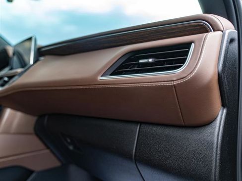 Used 2024 Chevrolet Suburban High Country w/ Advanced Technology Package image 34