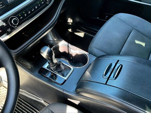 Used 2019 Toyota Highlander LE image 13