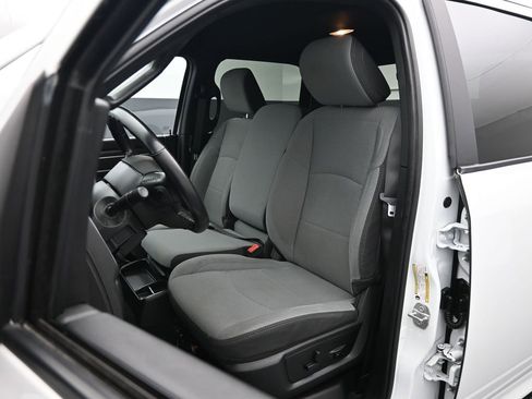 Used 2024 RAM 3500 Big Horn image 7