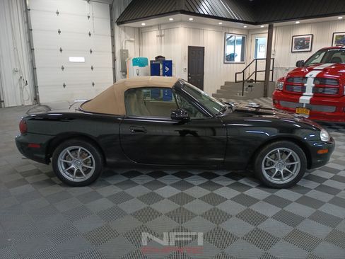 Used 1999 MAZDA MX-5 Miata RWD image 13