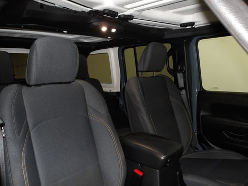 Used 2024 Jeep Wrangler Unlimited Sport AWD/4WD image 17