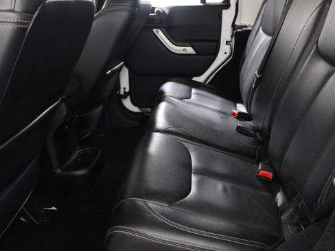 Used 2016 Jeep Wrangler Unlimited Sahara w/ Max Tow Package AWD/4WD image 19