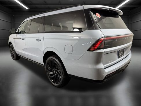 New 2025 Lincoln Navigator L Reserve image 3