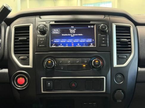 Used 2019 Nissan Titan S image 20