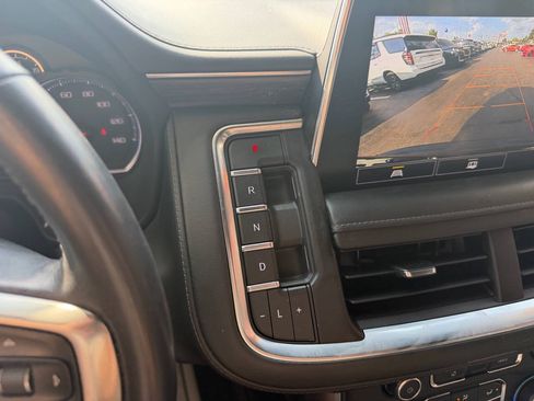 Used 2021 Chevrolet Suburban Z71 AWD/4WD image 17