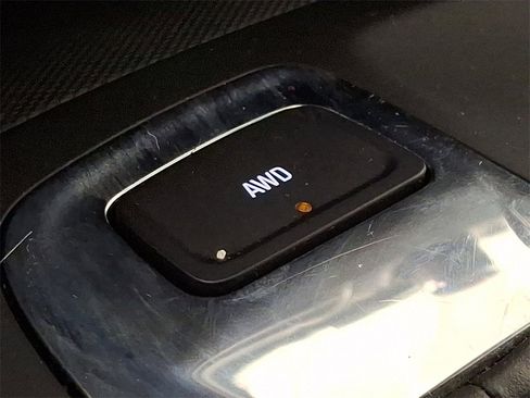 Used 2023 Chevrolet Equinox LT image 23