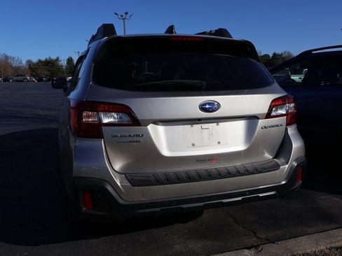 Used 2018 Subaru Outback 2.5i Limited image 14