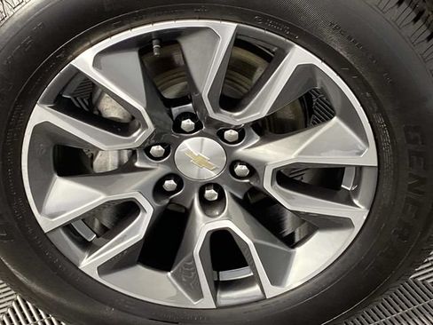 Used 2023 Chevrolet Silverado 1500 LT AWD/4WD image 29