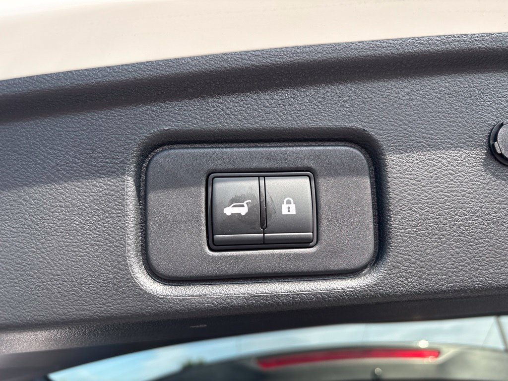 Used 2023 Nissan Pathfinder Platinum w/ Cargo Package AWD/4WD image 25