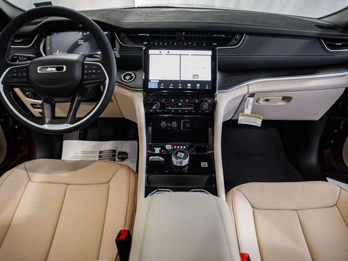 New 2025 Jeep Grand Cherokee Limited w/ Luxury Tech Group II image 21