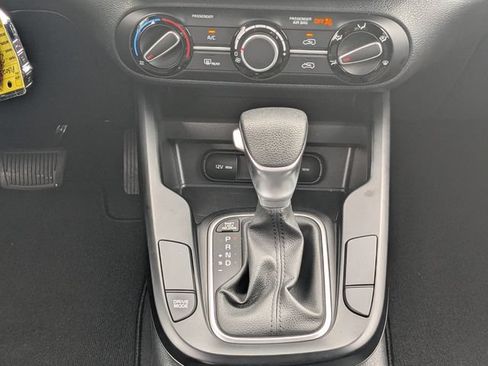 Certified 2025 Kia Soul LX w/ LX Technology Package FWD image 17