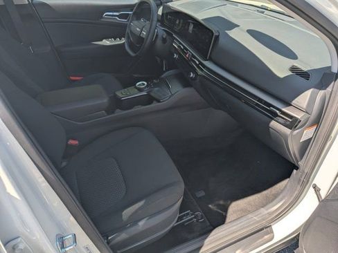 Used 2026 Kia Sportage LX FWD image 12