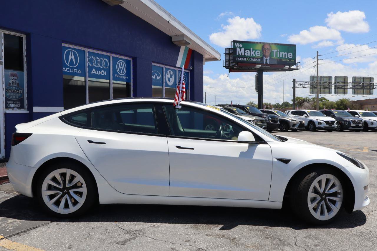 Used 2023 Tesla Model 3 Standard Range RWD image 3