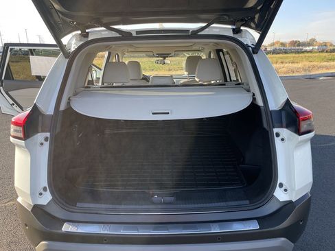 Used 2021 Nissan Rogue SV w/ Premium Package image 14