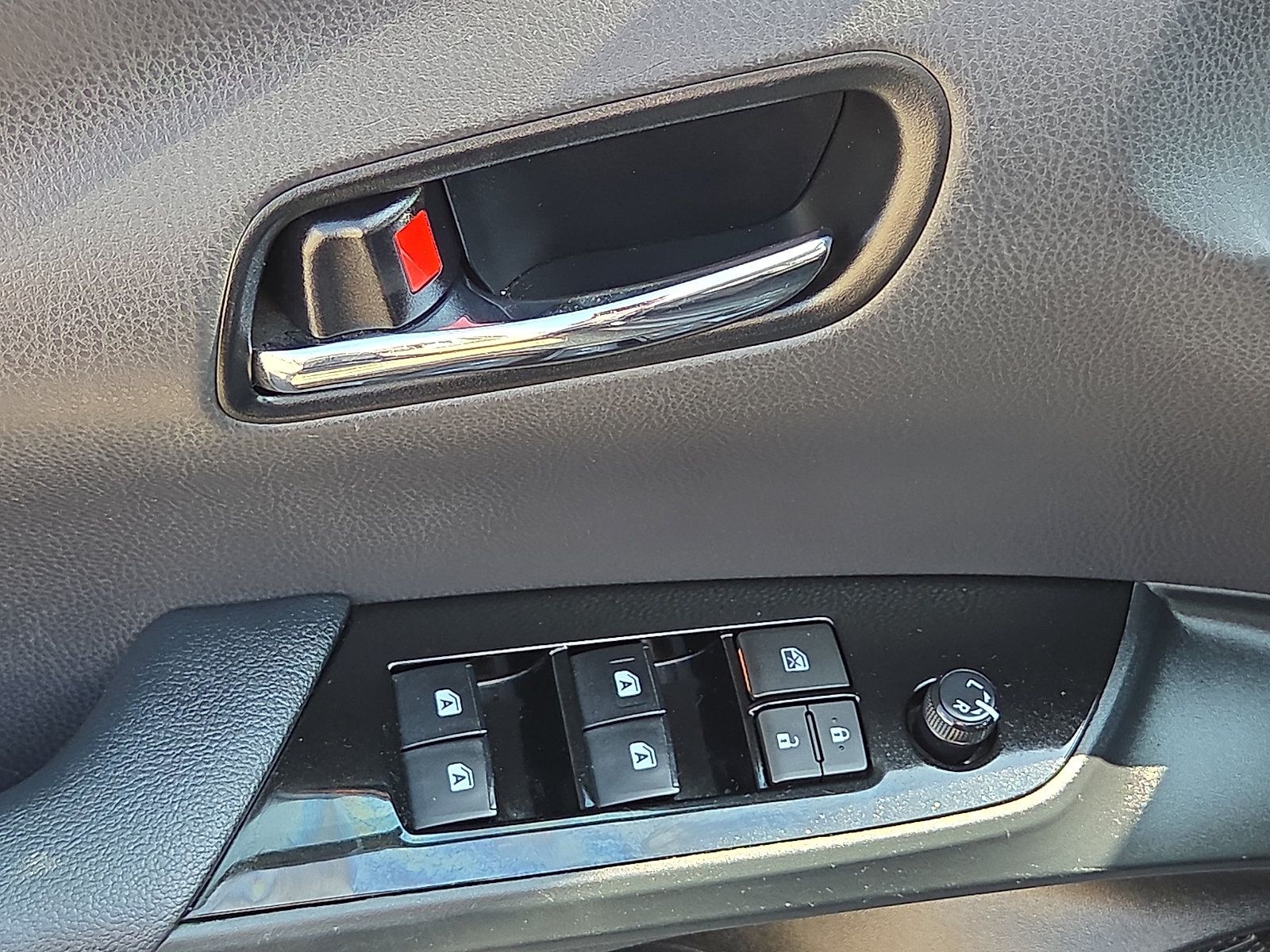 Used 2018 Toyota Prius Prime Plus FWD image 13