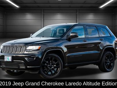 Used 2019 Jeep Grand Cherokee Altitude