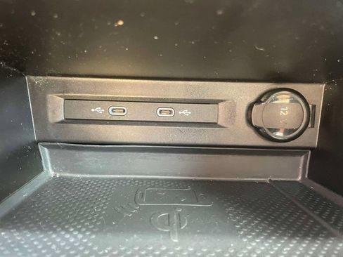 Used 2023 Volkswagen Tiguan SE AWD/4WD image 29