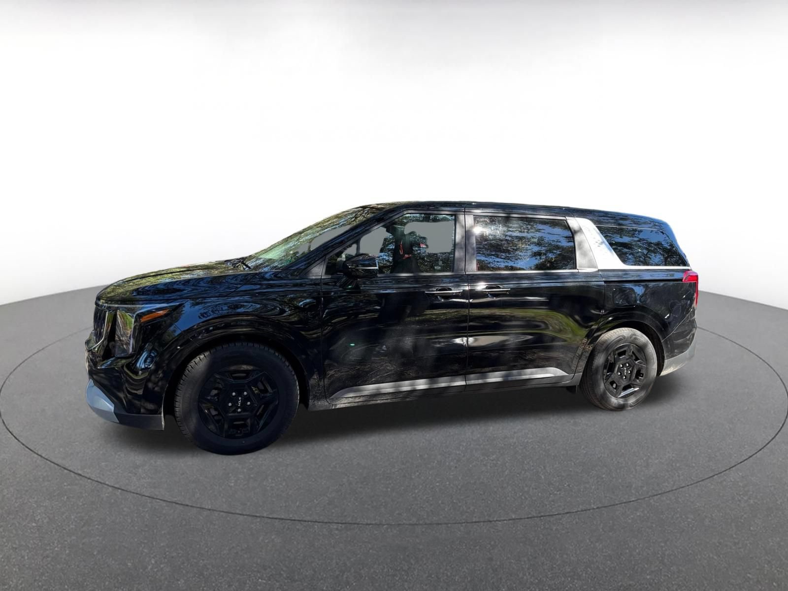 Used 2026 Kia Carnival FWD image 4
