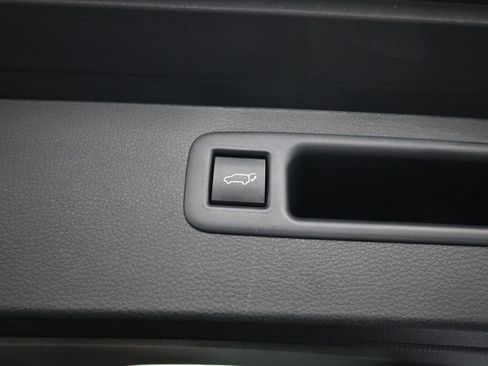 Certified 2023 Toyota Highlander XLE image 23