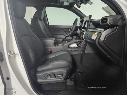 New 2026 Toyota Tacoma SR5 AWD/4WD image 32