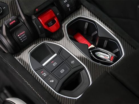 Used 2024 Lamborghini Urus Performante image 24