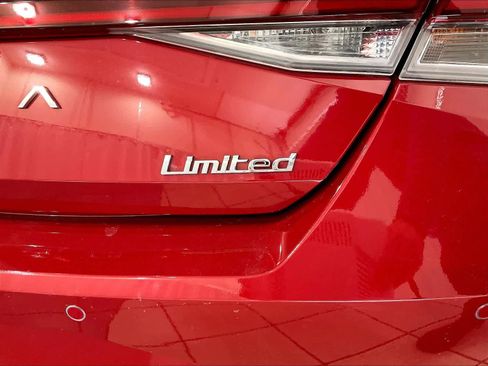 Used 2022 Hyundai Elantra Limited image 28